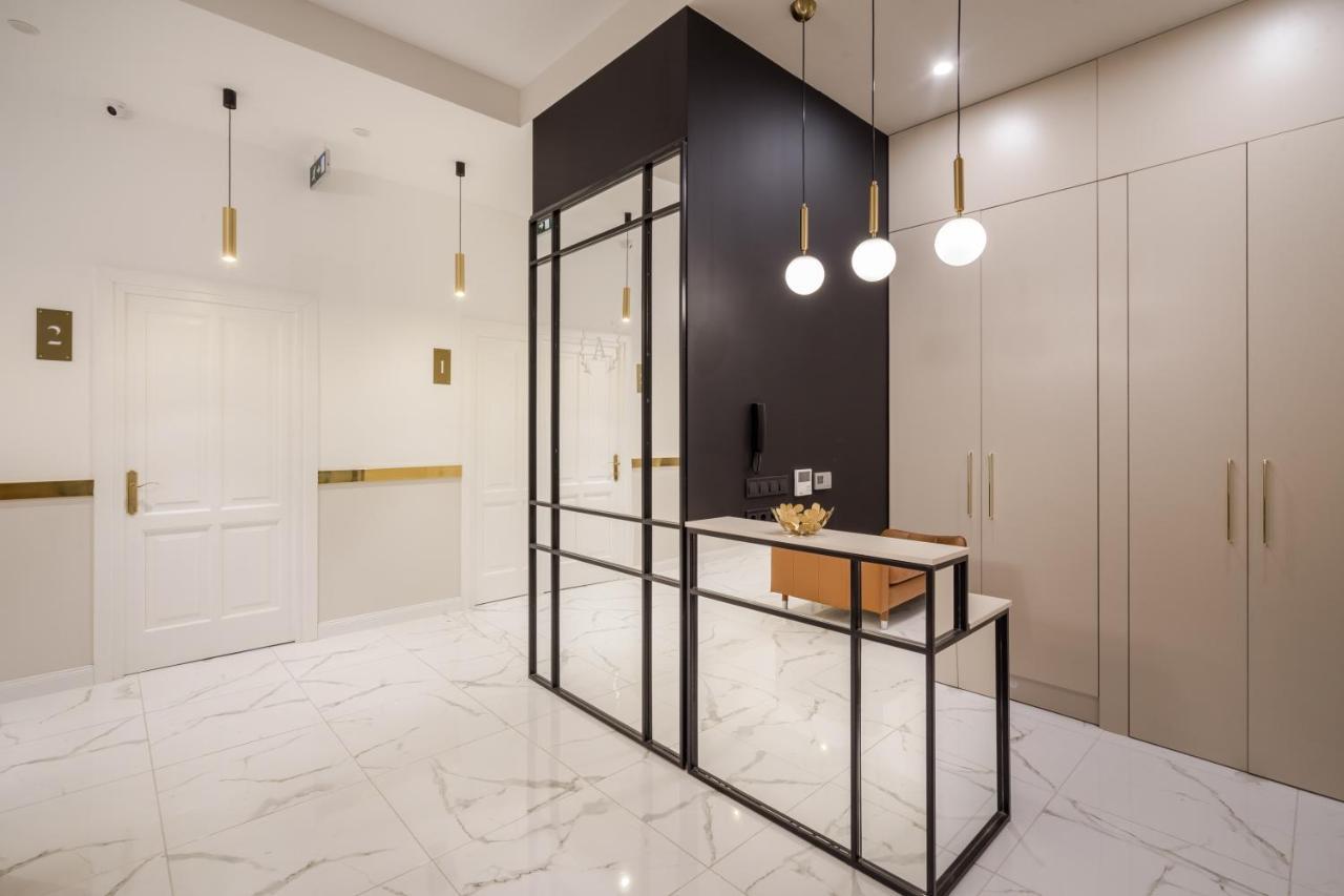 Astoria Boutique Suites- Best Location By Bqa Budapest Bagian luar foto