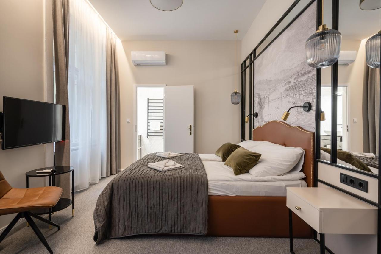 Astoria Boutique Suites- Best Location By Bqa Budapest Bagian luar foto