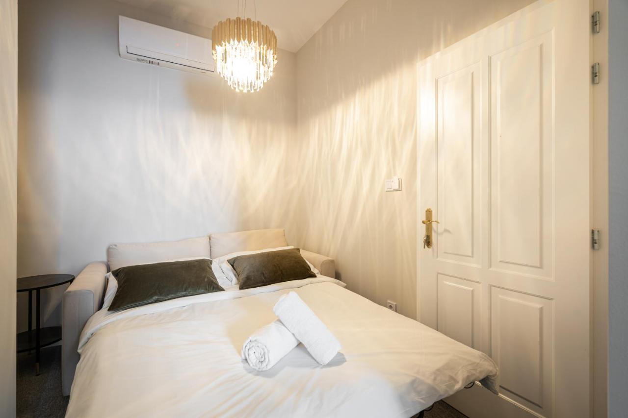 Astoria Boutique Suites- Best Location By Bqa Budapest Bagian luar foto